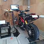 DynoマシンとHypermotard821