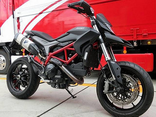 Hypermotard821