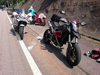 Hypermotard 821とAfricaTwin