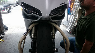 848EVO フロントスタンドアップ